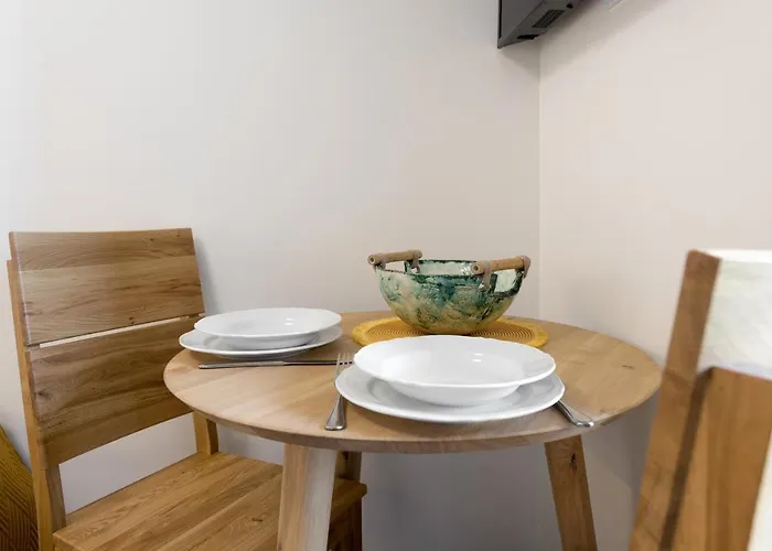 לינה וארוחת בוקר Regle 3*