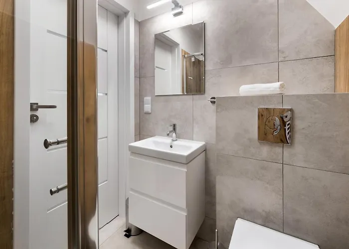 Regle Nocleg ze śniadaniem 3*